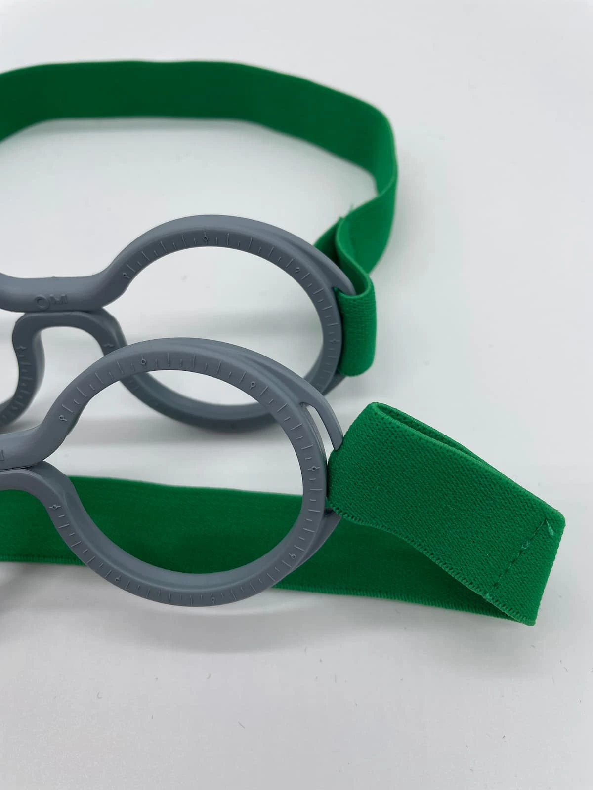 Montura prismas gemelos OMcase con enganche